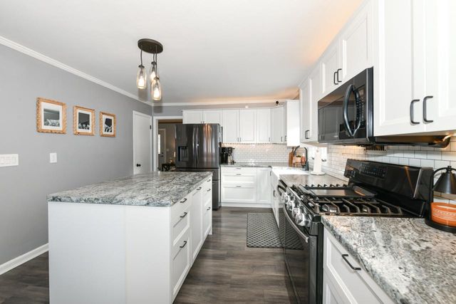 2957 S 103rd STREET, West Allis, WI 53227