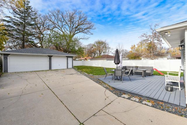 2957 S 103rd STREET, West Allis, WI 53227