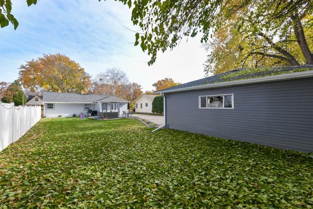 2957 S 103rd STREET, West Allis, WI 53227