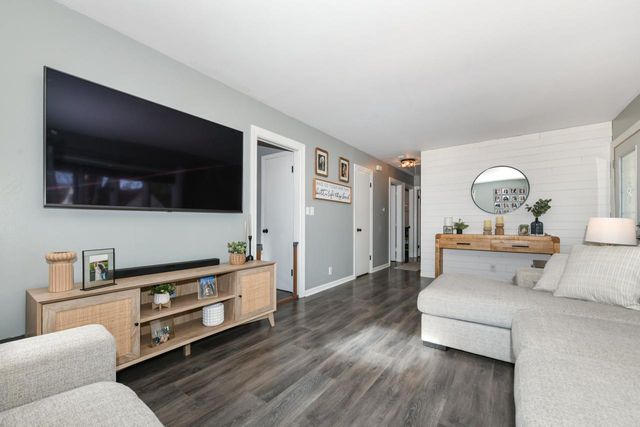 2957 S 103rd STREET, West Allis, WI 53227