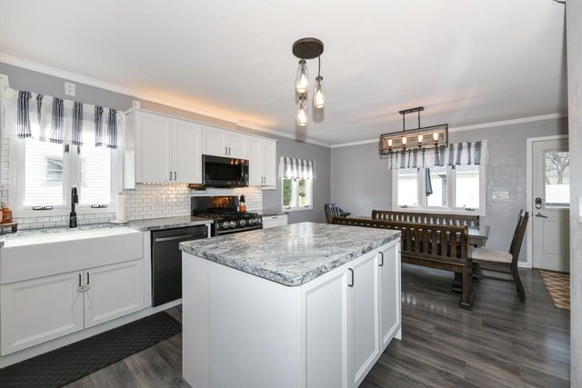 2957 S 103rd STREET, West Allis, WI 53227