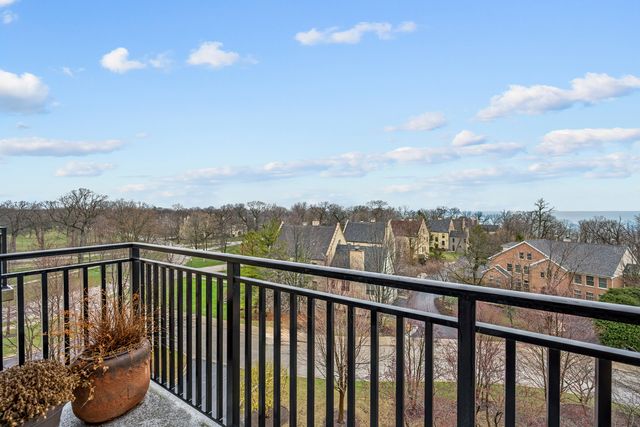 3535 Patten Road 4C, Highland Park, IL 60035
