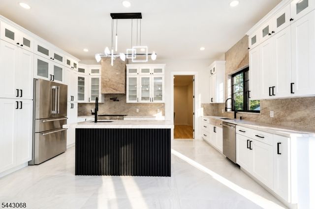 1684 Frank St, Edison Twp., NJ 08820