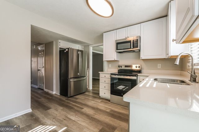 1070 Hunters Creek Court, Lawrenceville, GA 30043