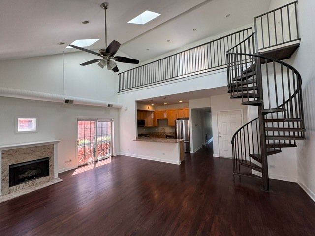 811 W Superior Street 4, Chicago, IL 60642
