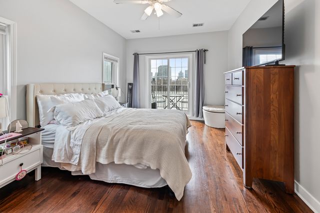 811 W Superior Street 4, Chicago, IL 60642