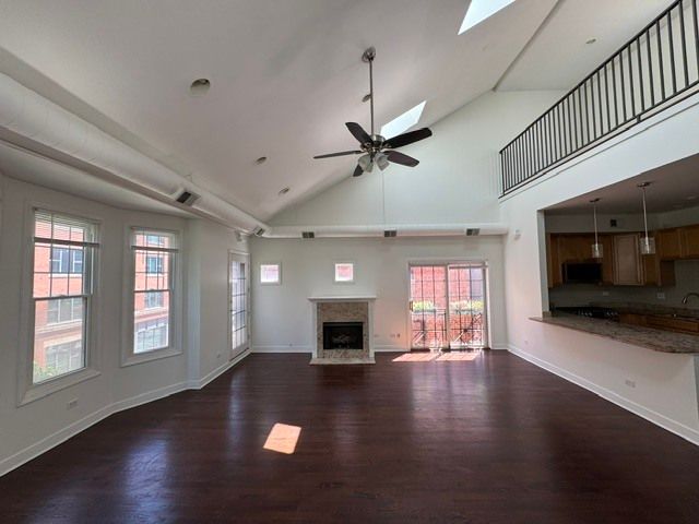 811 W Superior Street 4, Chicago, IL 60642
