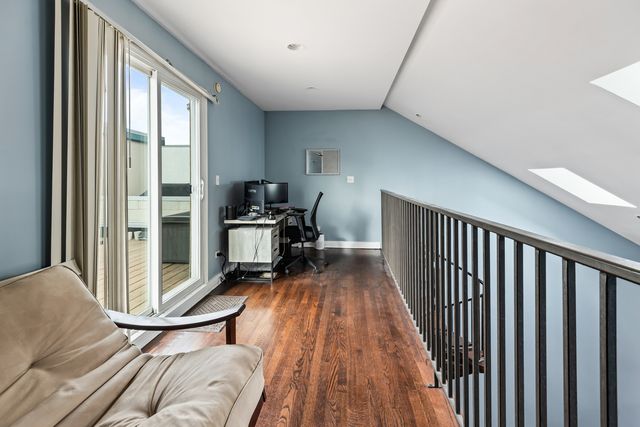 811 W Superior Street 4, Chicago, IL 60642