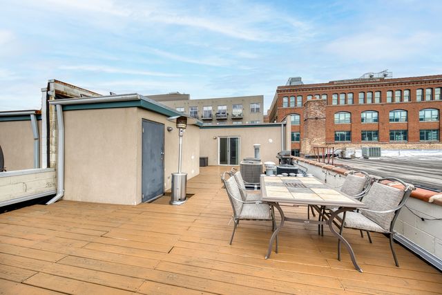 811 W Superior Street 4, Chicago, IL 60642