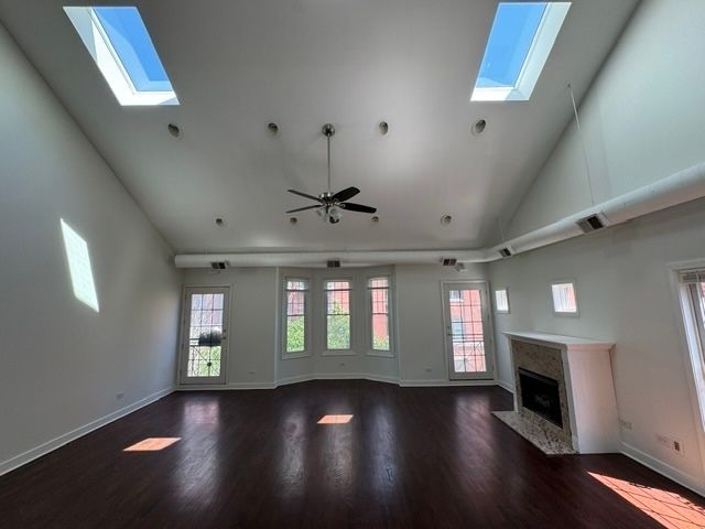811 W Superior Street 4, Chicago, IL 60642