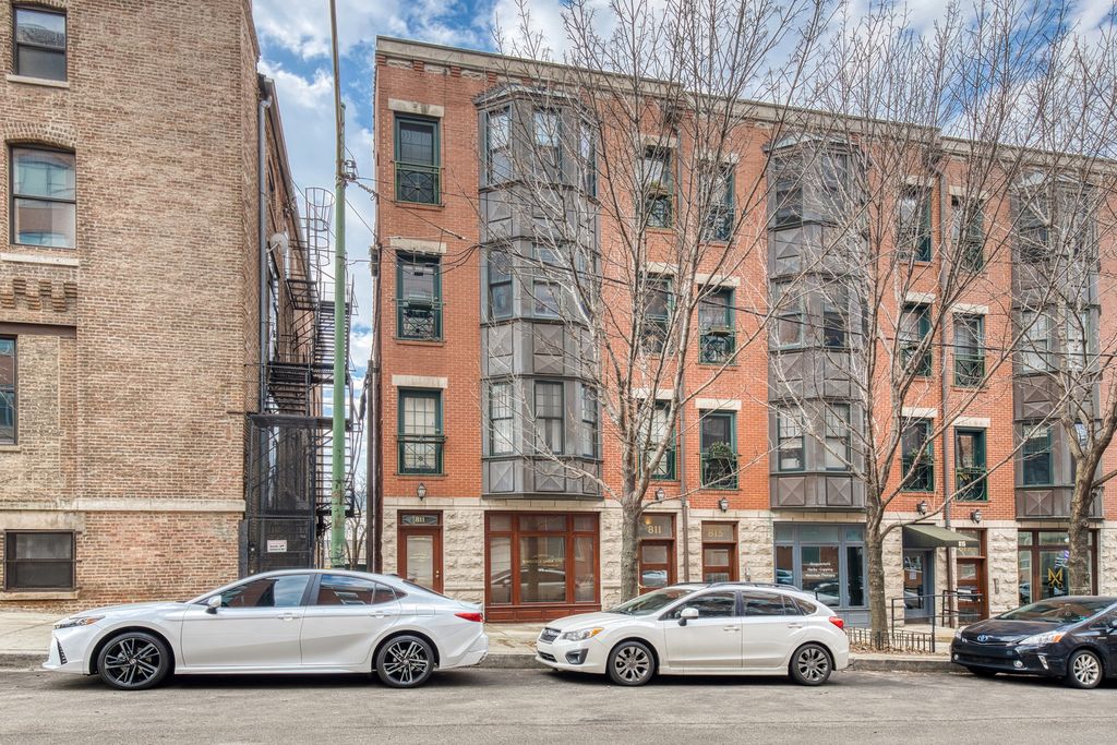 811 W Superior Street 4, Chicago, IL 60642