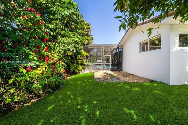 13502 SW 57th Ct, Pinecrest, FL 33156