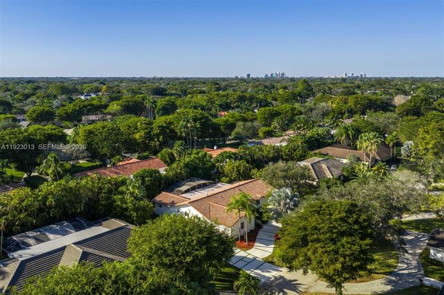 13502 SW 57th Ct, Pinecrest, FL 33156