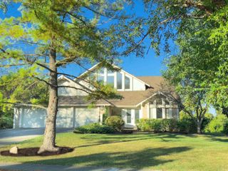 2806 Knightsbridge Place, Fort Wayne, IN 46815