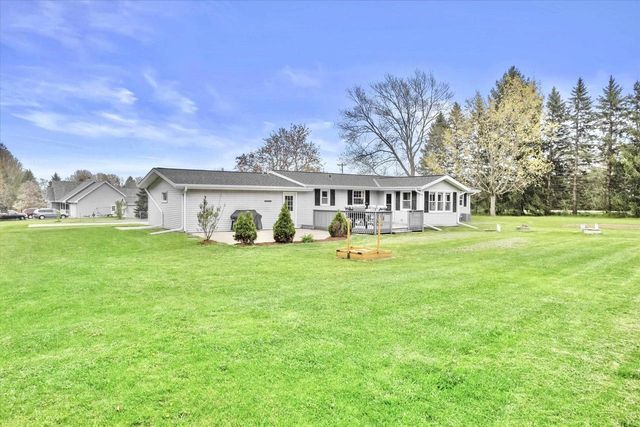 W1179 Stein Way, Ashippun, WI 53066