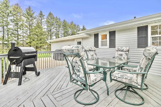 W1179 Stein Way, Ashippun, WI 53066