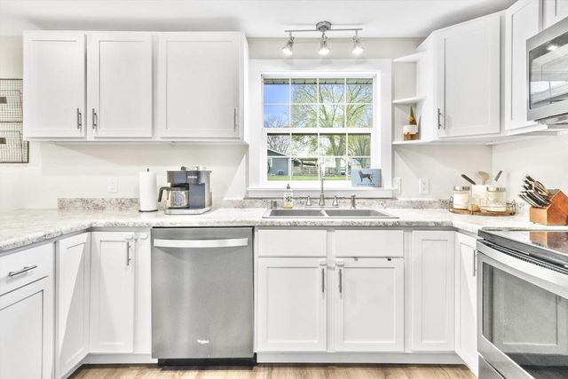 W1179 Stein Way, Ashippun, WI 53066