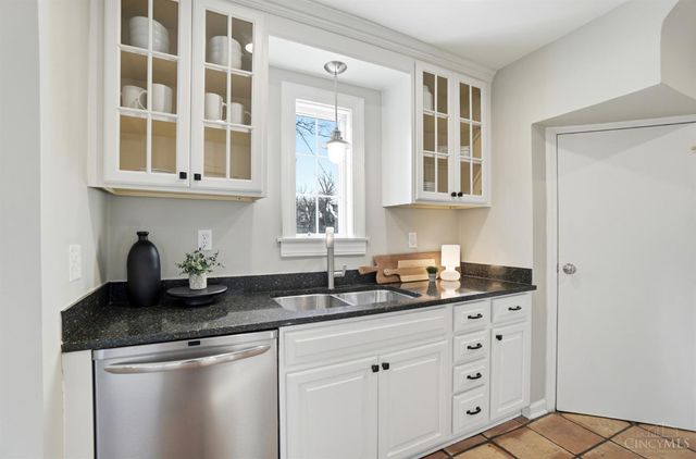 1 Hilltop Lane, Cincinnati, OH 45208