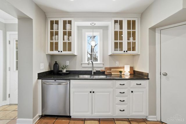 1 Hilltop Lane, Cincinnati, OH 45208