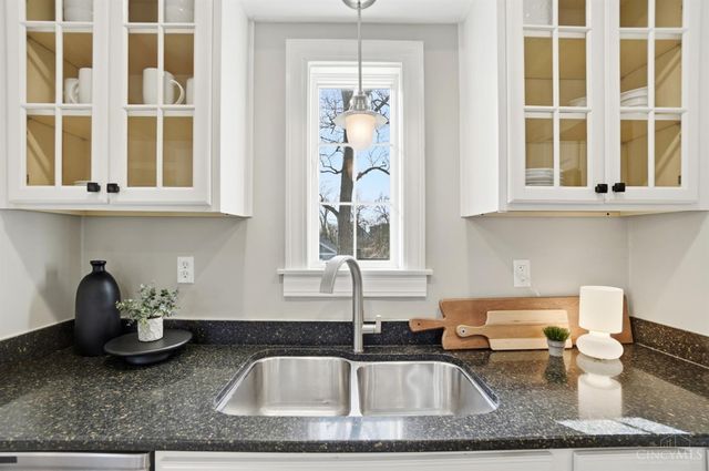 1 Hilltop Lane, Cincinnati, OH 45208