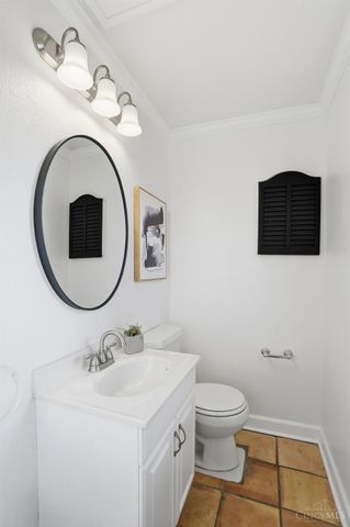 1 Hilltop Lane, Cincinnati, OH 45208