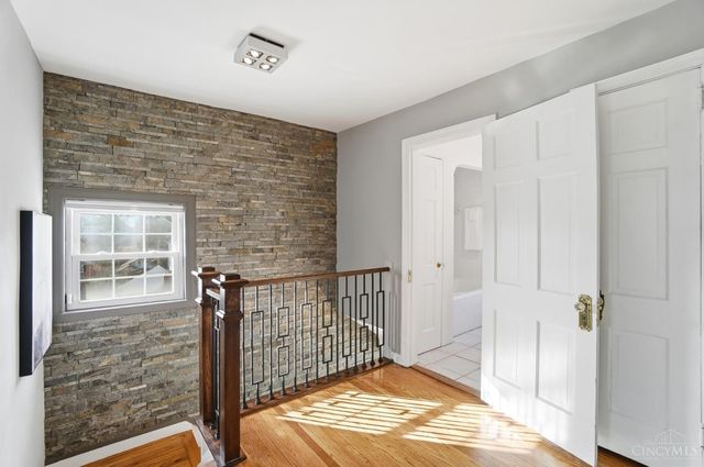 1 Hilltop Lane, Cincinnati, OH 45208