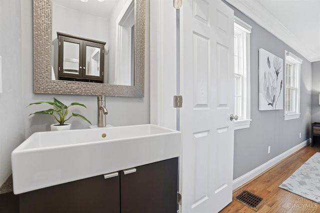 1 Hilltop Lane, Cincinnati, OH 45208