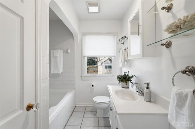 1 Hilltop Lane, Cincinnati, OH 45208