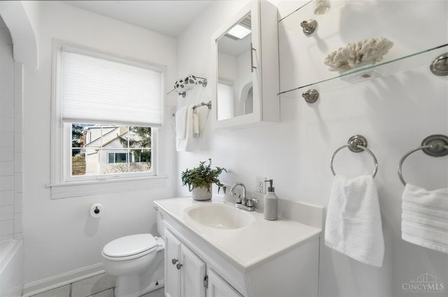 1 Hilltop Lane, Cincinnati, OH 45208