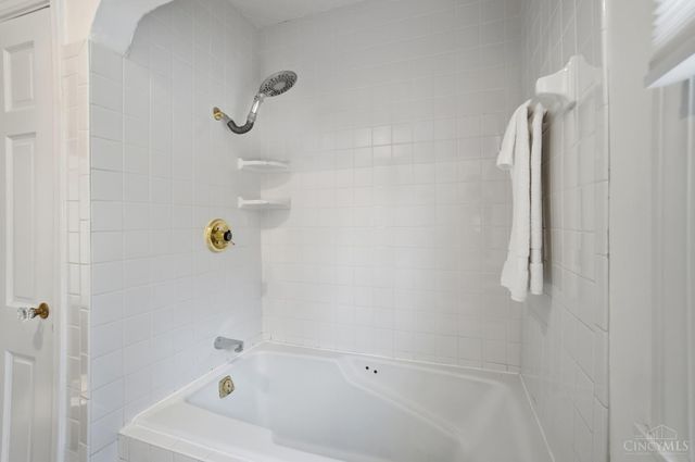 1 Hilltop Lane, Cincinnati, OH 45208