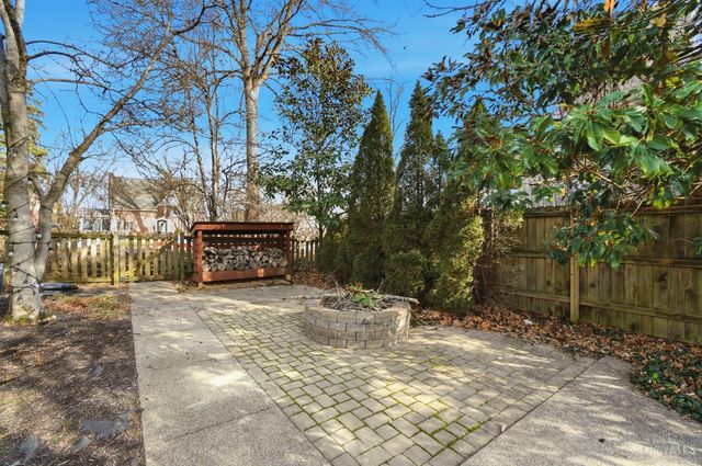 1 Hilltop Lane, Cincinnati, OH 45208