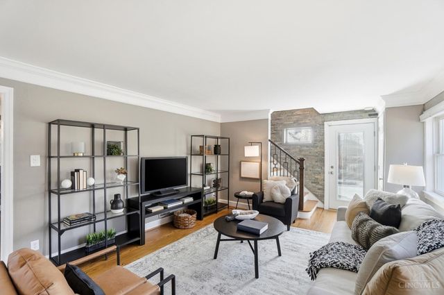 1 Hilltop Lane, Cincinnati, OH 45208