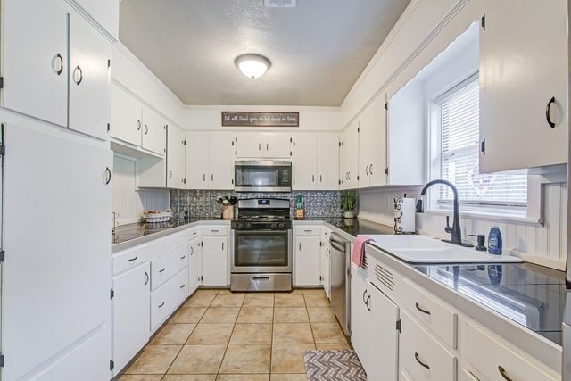 2508 W Elvinta Street, Baytown, TX 77520