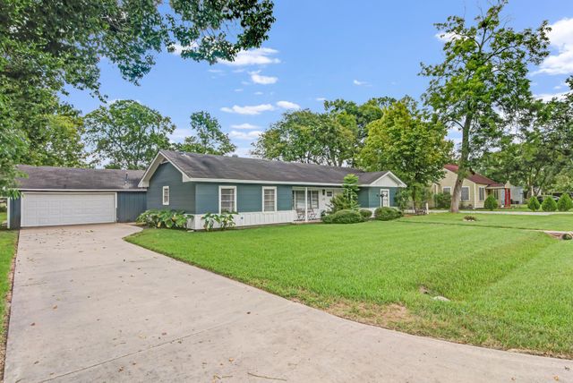 2508 W Elvinta Street, Baytown, TX 77520