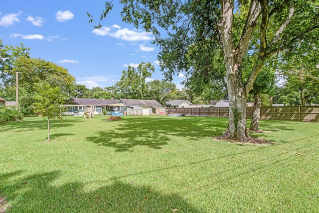 2508 W Elvinta Street, Baytown, TX 77520