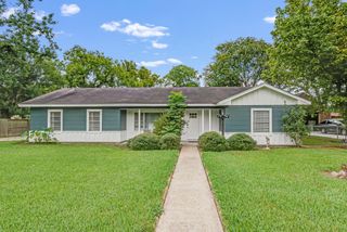 2508 W Elvinta Street, Baytown, TX 77520