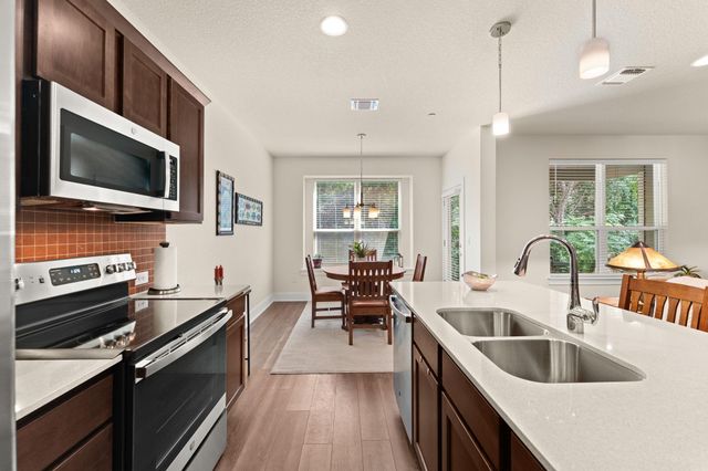 1717 Roseburg DR, Austin, TX 78754