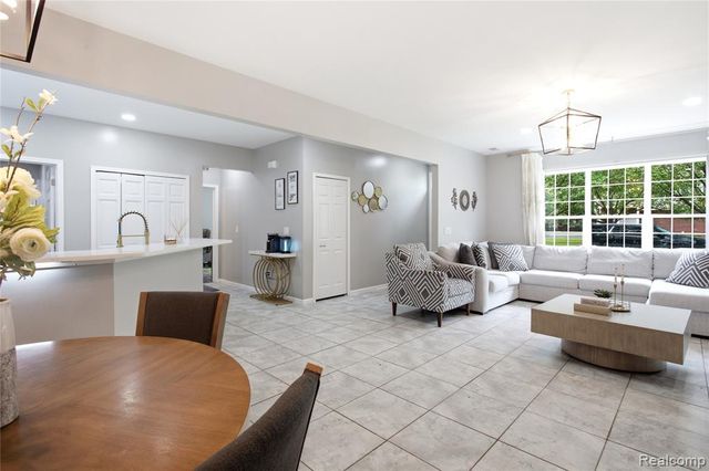 13169 Canopy Drive, Sterling Heights, MI 48313