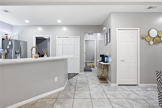 13169 Canopy Drive, Sterling Heights, MI 48313