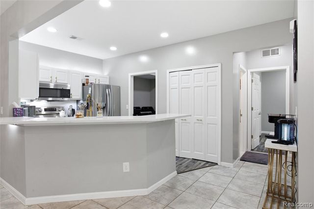 13169 Canopy Drive, Sterling Heights, MI 48313