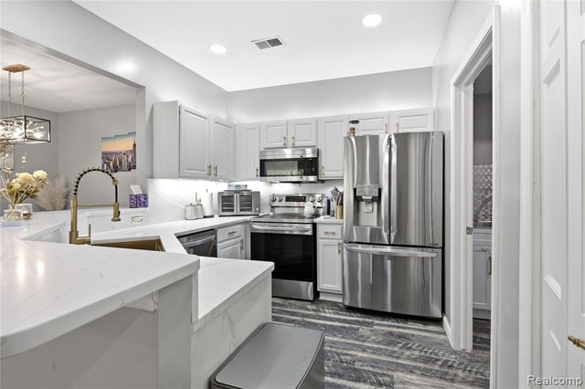 13169 Canopy Drive, Sterling Heights, MI 48313