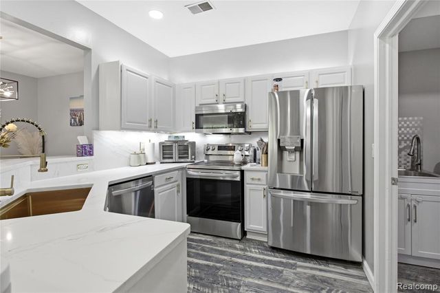 13169 Canopy Drive, Sterling Heights, MI 48313