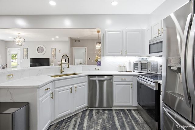 13169 Canopy Drive, Sterling Heights, MI 48313