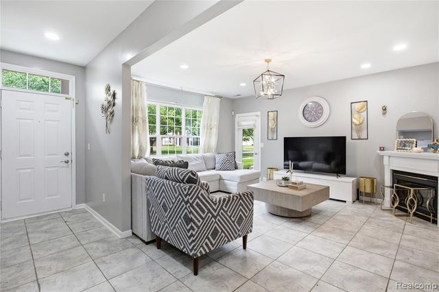 13169 Canopy Drive, Sterling Heights, MI 48313