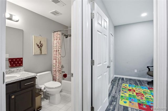 13169 Canopy Drive, Sterling Heights, MI 48313