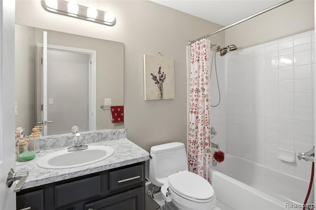 13169 Canopy Drive, Sterling Heights, MI 48313
