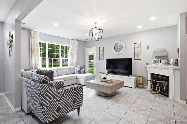 13169 Canopy Drive, Sterling Heights, MI 48313