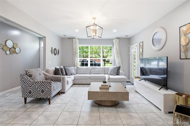 13169 Canopy Drive, Sterling Heights, MI 48313