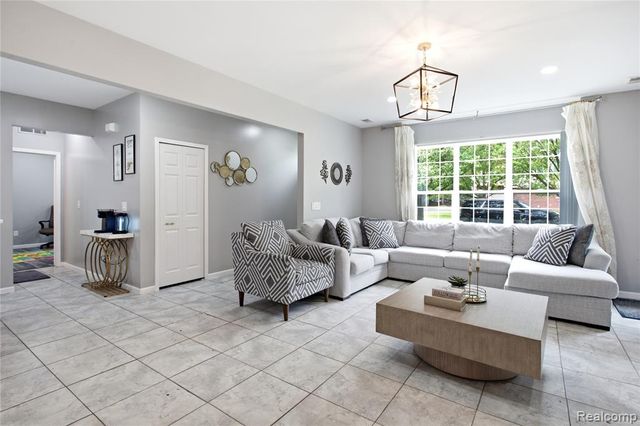 13169 Canopy Drive, Sterling Heights, MI 48313
