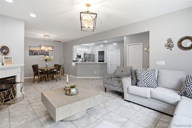 13169 Canopy Drive, Sterling Heights, MI 48313